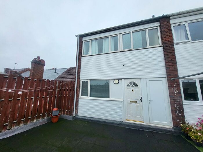 2 Bedroom Maisonette To Rent In High Street, Brockmoor, Brierley Hill, DY5