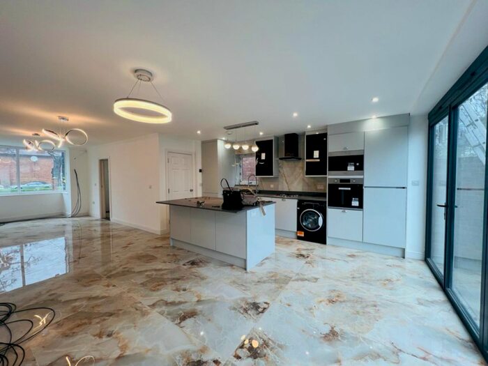 5 Bedroom End Of Terrace House To Rent In Ruislip Road East, London, W13