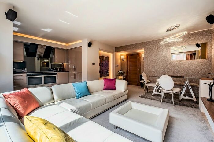 2 Bedroom Flat To Rent In Lower Sloane Street, London, SW1W