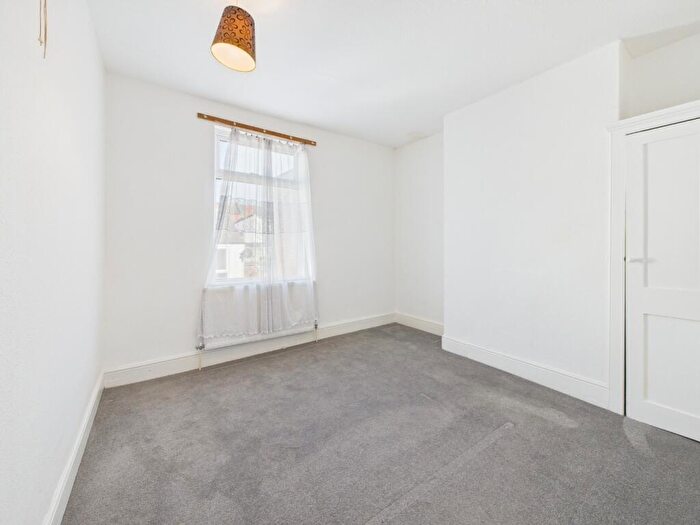 1 Bedroom Apartment For Sale In Whitworth Road, Abington, Northampton, NN1