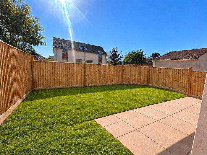 2 Bedroom Flat For Sale In The Moors, Kidlington, OX5
