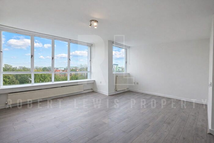 Studio To Rent In Avenue Road, London, N6