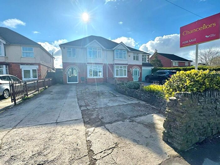 3 Bedroom Semi Detached House For Sale In Swindon Road, Stratton, SN3