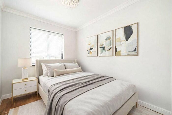 4 Bedroom Property For Sale In Vyner Road, Acton, London, W3