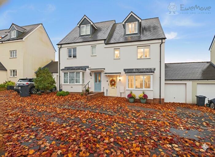 3 Bedroom Town House For Sale In Oaktree Road, South Molton, EX36