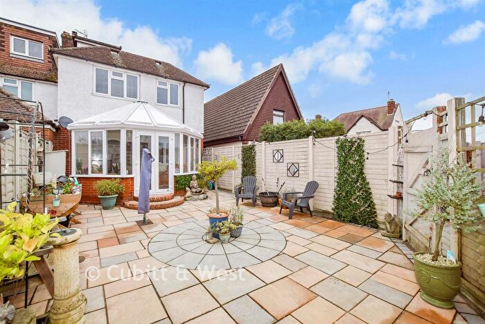 5 Bedroom Semi Detached House For Sale In Cleveland Road, Chichester, West Sussex, PO19