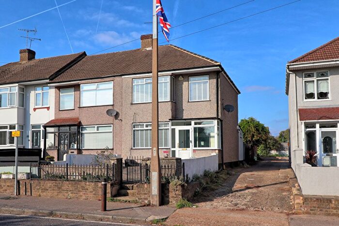 3 Bedroom Terraced House For Sale In Stifford Road, South Ockendon, RM15
