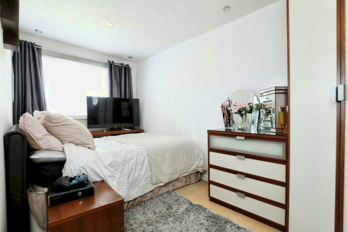 3 Bedroom Terraced House For Sale In St. Annes Way, Worksop, S80