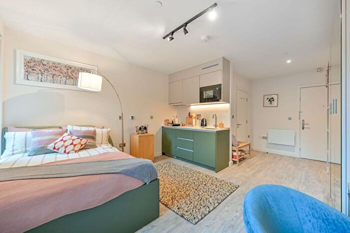 Maisonette To Rent In The Rex, Kingston, Kingston Upon Thames, KT1