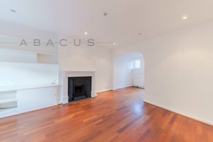 3 Bedroom Flat To Rent In Wordsworth Walk, Golders Green, NW11