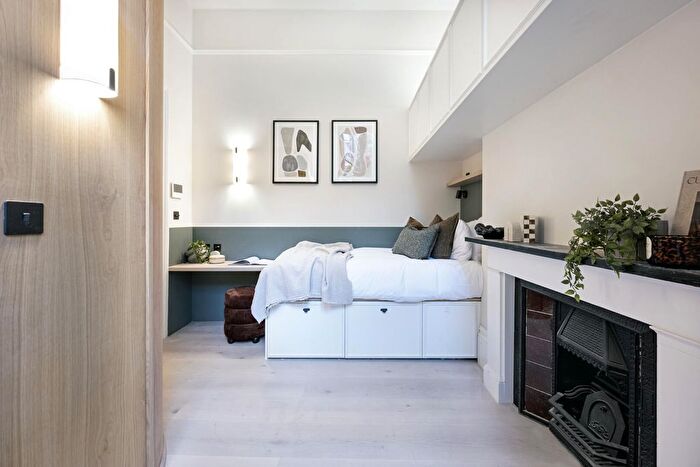 Studio To Rent In Kensington Gardens Square, London, W2