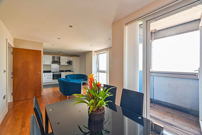 1 Bedroom Flat To Rent In Wharfside, Canary Wharf, London, E14