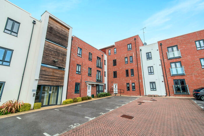 2 Bedroom Apartment To Rent In Town Centre, RG21