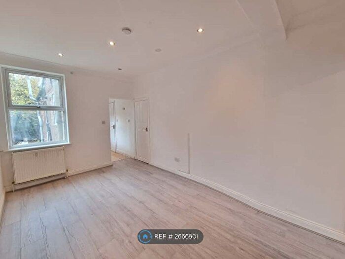 2 Bedroom Flat To Rent In Malvern Road, Luton, LU1