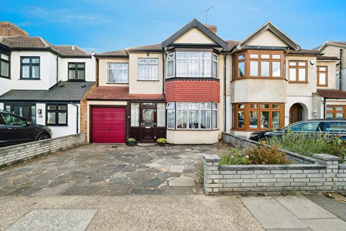 4 Bedroom Semi-Detached House For Sale In Albany Road, Hornchurch, RM12