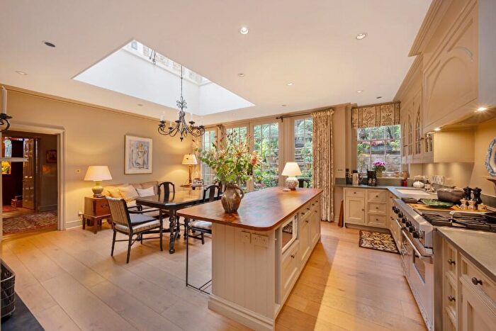 6 Bedroom Semi-Detached House For Sale In The Mount, London, NW3
