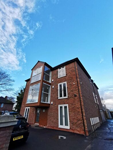 4 Bedroom Apartment To Rent In Flat, Platt Lane, Manchester, M14