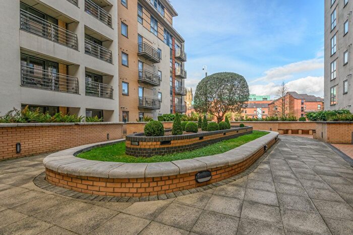 2 Bedroom Flat To Rent In Bowman Lane, Hunslet, Leeds, LS10