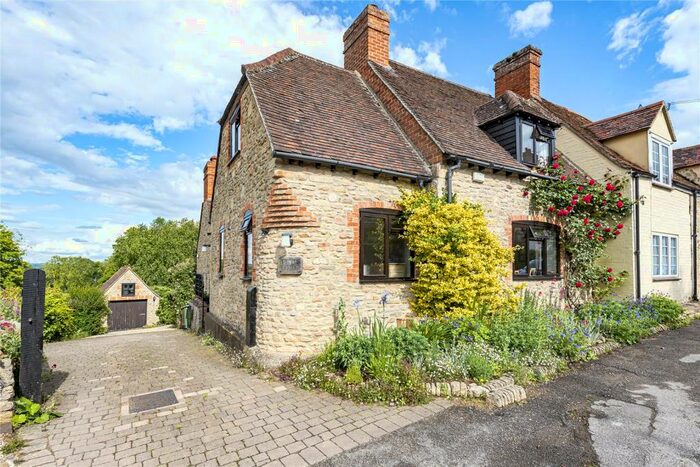 3 Bedroom Semi-Detached House For Sale In Church Street, Beckley, Oxfordshire, OX3