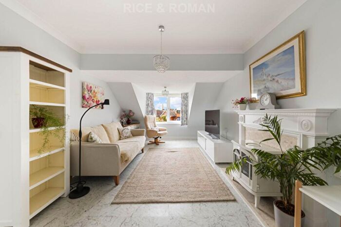 1 Bedroom Retirement Property For Sale In Bridge Court, Weybridge, KT13