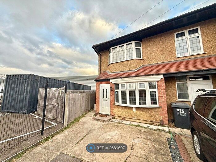 2 Bedroom Flat To Rent In South Street, Romford, RM1