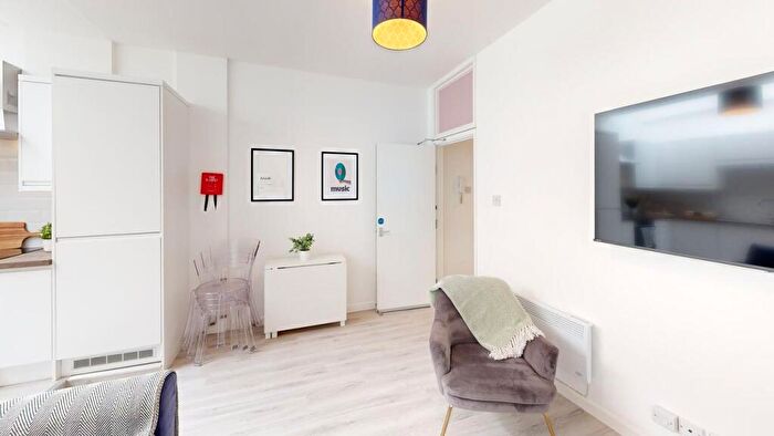 3 Bedroom Flat To Rent In /, Park Street, BS1