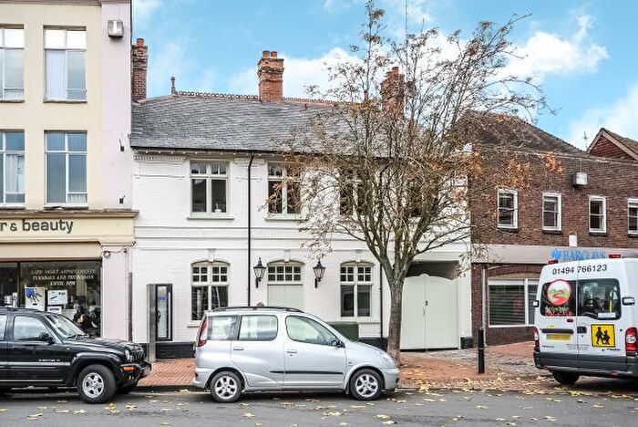2 Bedroom Flat To Rent In The Broadway, Chesham, HP5