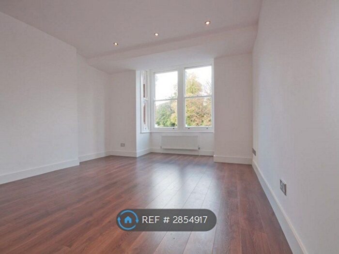 2 Bedroom Flat To Rent In Thurlow Park Road, London, SE21