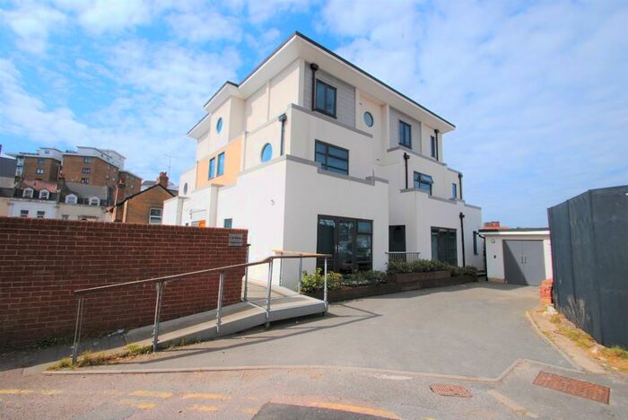 2 Bedroom Flat To Rent In Lansdowne Lane, Bournemouth, Dorset, BH1