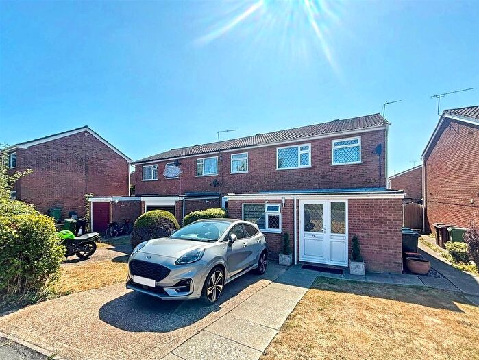 4 Bedroom End Of Terrace House For Sale In Orchid Close, Eastbourne, BN23