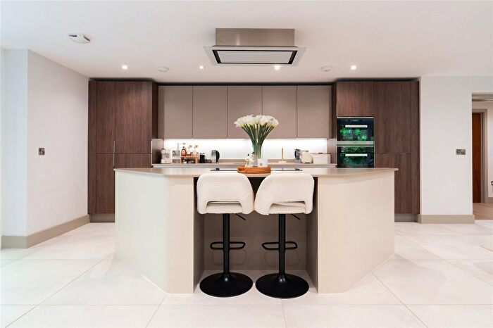 3 Bedroom Flat For Sale In Lilliput Road, Poole, Dorset, BH14