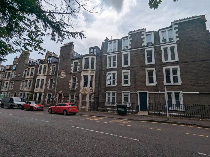 2 Bedroom Flat To Rent In Flat, Garland Place, Dundee, DD3