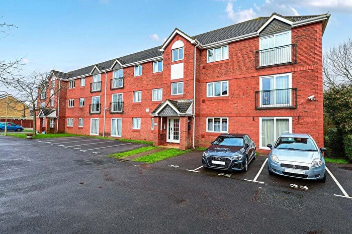2 Bedroom Flat For Sale In Corfe Way, Farnborough, GU14