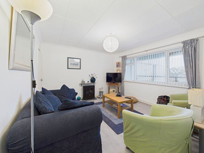 2 Bedroom Flat For Sale In Croft Court, Tenby, SA70