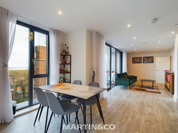 2 Bedroom Flat For Sale In High Street, Staines-Upon-Thames, TW18