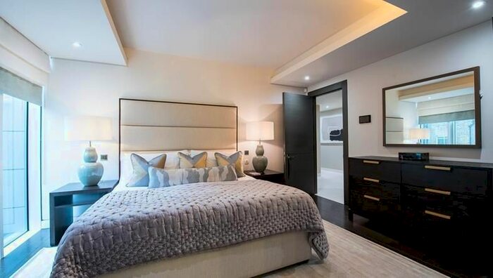 2 Bedroom Flat To Rent In Duke Street, Mayfair, London, W1K