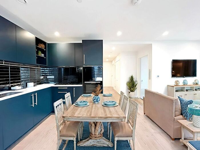 2 Bedroom Flat To Rent In Alington House, London, N8