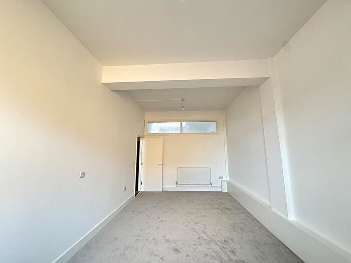 2 Bedroom Flat To Rent In Powis Street, SE18
