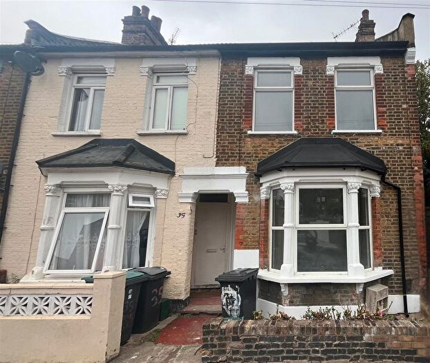 3 Bedroom End Of Terrace House To Rent In Forest Gardens, Tottenham, London, N17