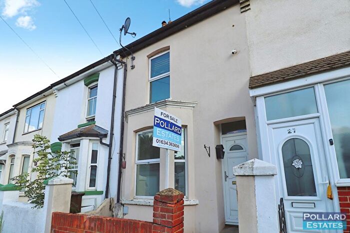 3 Bedroom Terraced House For Sale In Longfellow Road, Gillingham, ME7