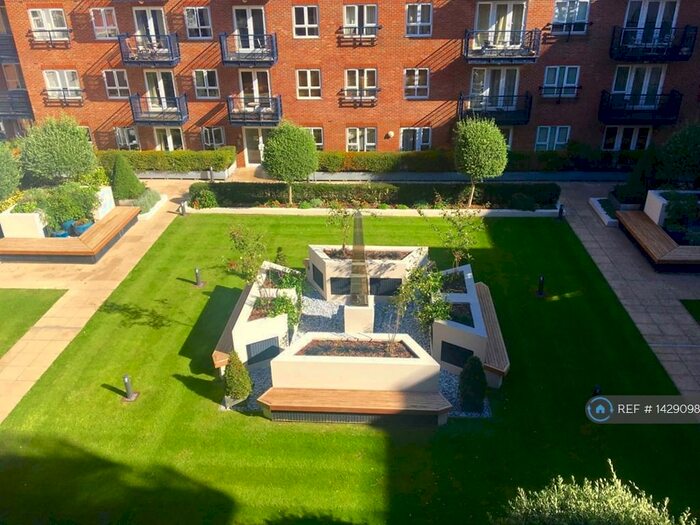 2 Bedroom Flat To Rent In Dartmouth House, Kingston Upon Thames, KT2