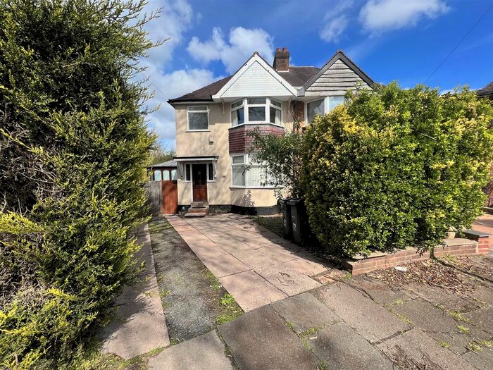 3 Bedroom Property To Rent In Goodrest Croft, Yardley Wood, Birmingham, B14