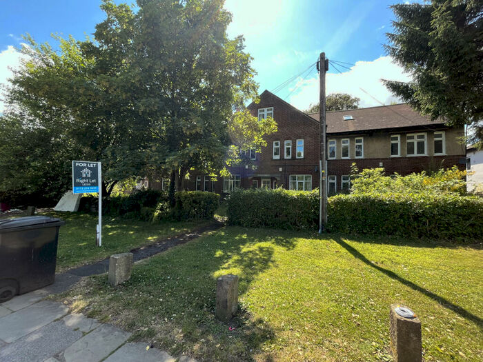 2 Bedroom Apartment To Rent In Sefton Court, Leeds, West Yorkshire, LS6