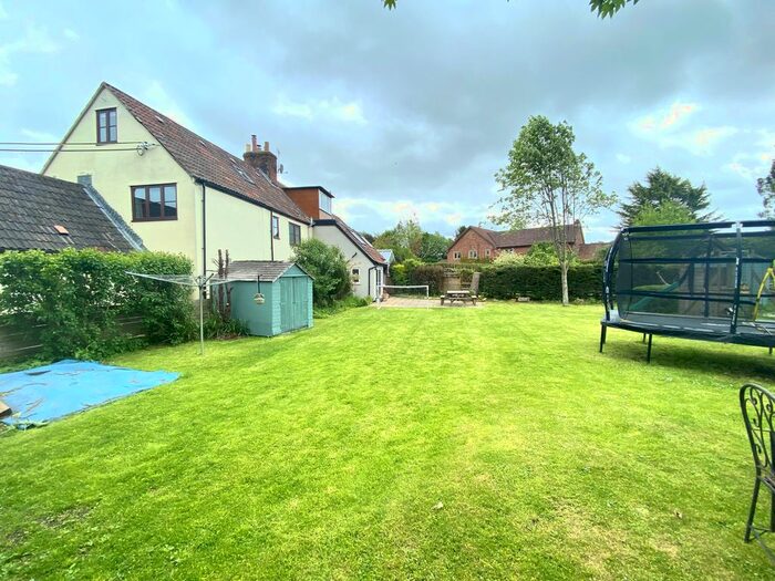 4 Bedroom Terraced House To Rent In Clivey, Westbury, BA13