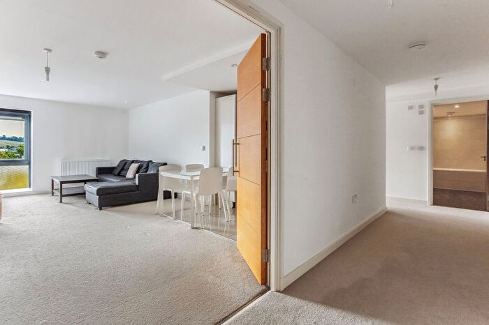 2 Bedroom Flat To Rent In Alexandra Terrace, Guildford, Surrey, GU1