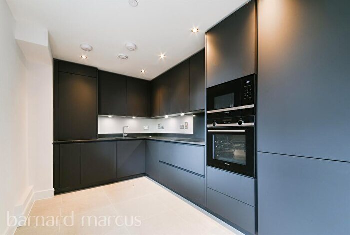 2 Bedroom Apartment For Sale In Eldon Park, London, SE25