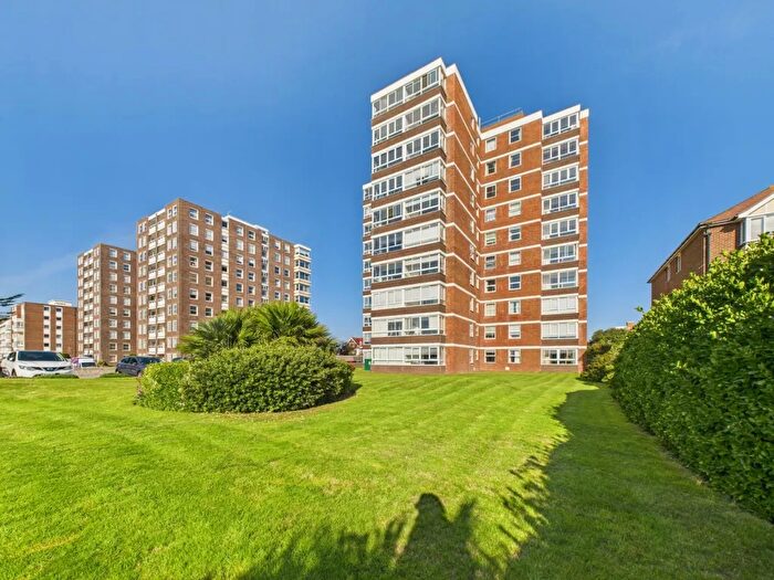 2 Bedroom Flat To Rent In West Parade, Worthing, BN11