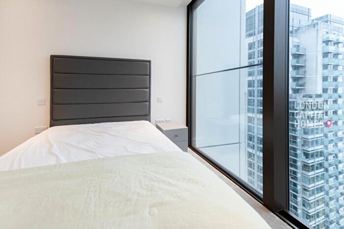 2 Bedroom Apartment To Rent In Harcourt Tower, Marsh Wall, London, E14