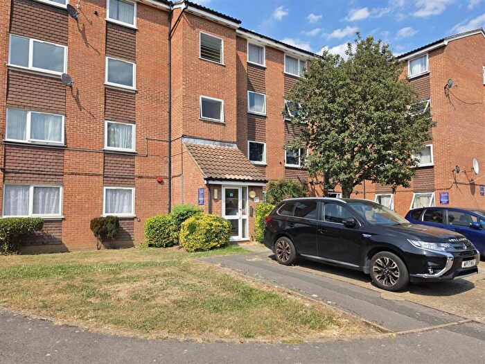 1 Bedroom Flat For Sale In Gurney Close, IG11