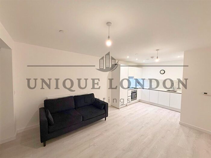 1 Bedroom Flat To Rent In East Acton Lane, London, W3